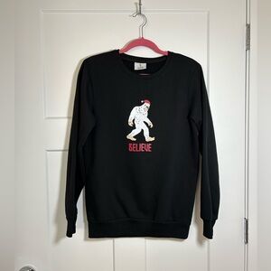 Small Christmas sweatshirt bigfoot/yeti